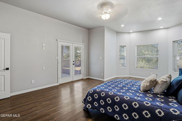 1045 MAXIMO Street, El Paso, TX 79932