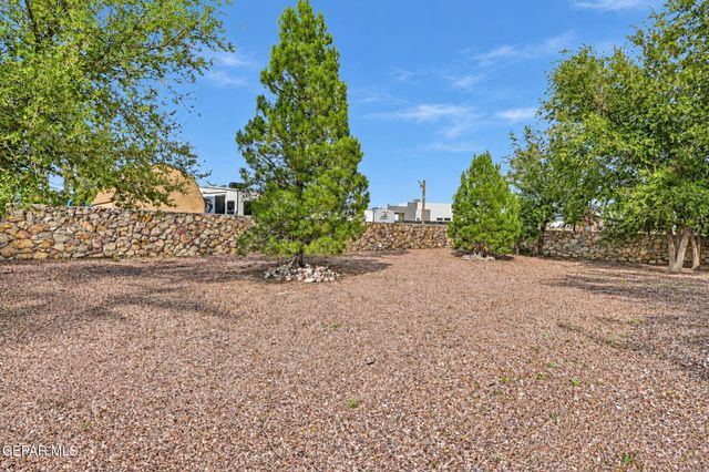 1045 MAXIMO Street, El Paso, TX 79932