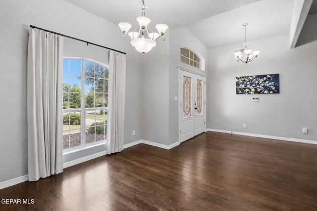 1045 MAXIMO Street, El Paso, TX 79932