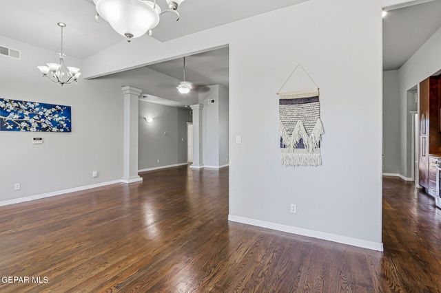 1045 MAXIMO Street, El Paso, TX 79932