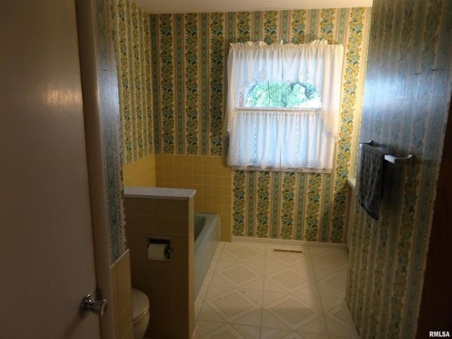 13978 N 2200th Avenue, Geneseo, IL 61254