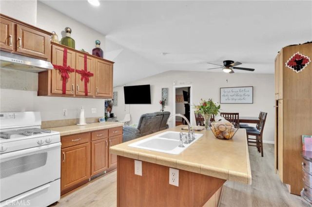 2494 W Main St 61, Barstow, CA 92311