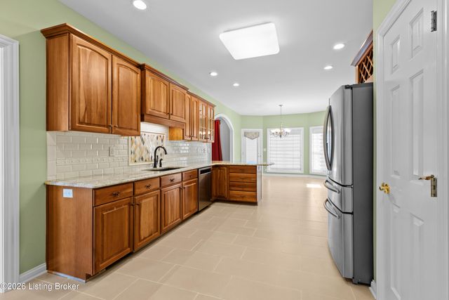 13809 High Trail Ct, Louisville, KY 40299