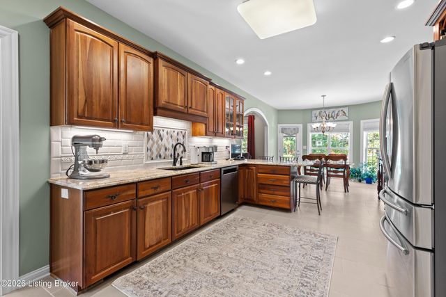 13809 High Trail Ct, Louisville, KY 40299