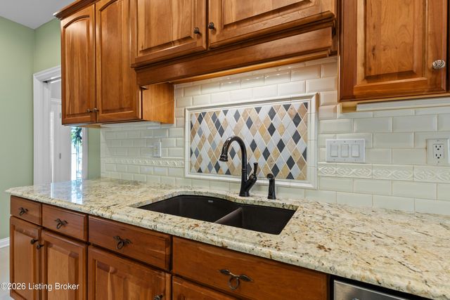 13809 High Trail Ct, Louisville, KY 40299