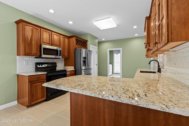 13809 High Trail Ct, Louisville, KY 40299