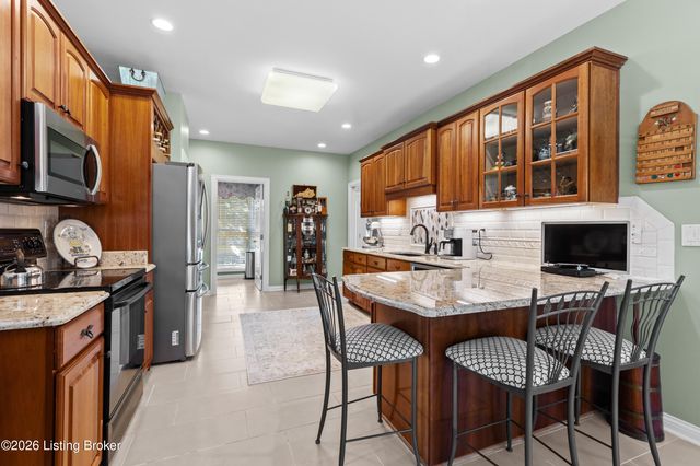 13809 High Trail Ct, Louisville, KY 40299