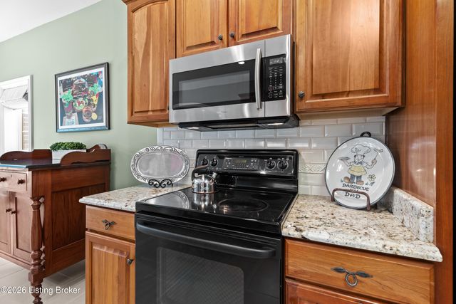 13809 High Trail Ct, Louisville, KY 40299