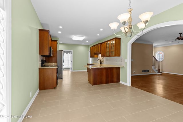 13809 High Trail Ct, Louisville, KY 40299