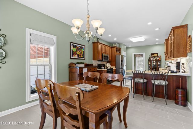 13809 High Trail Ct, Louisville, KY 40299