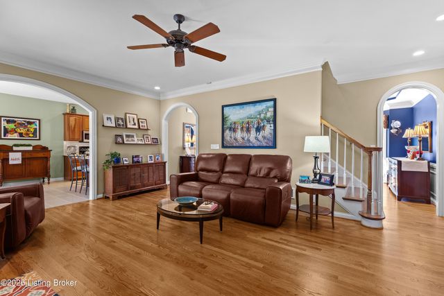 13809 High Trail Ct, Louisville, KY 40299