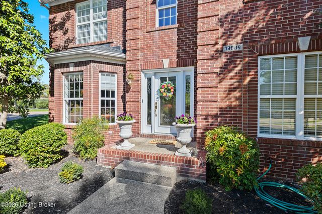 13809 High Trail Ct, Louisville, KY 40299