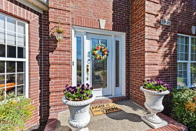 13809 High Trail Ct, Louisville, KY 40299