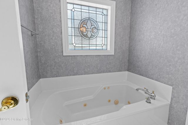 13809 High Trail Ct, Louisville, KY 40299