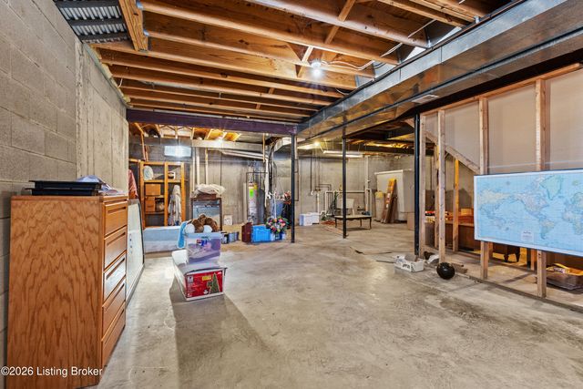 13809 High Trail Ct, Louisville, KY 40299