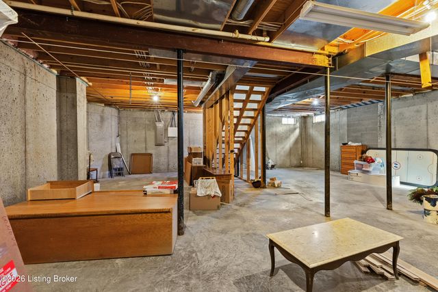 13809 High Trail Ct, Louisville, KY 40299