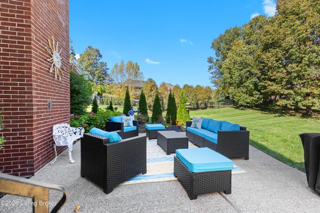 13809 High Trail Ct, Louisville, KY 40299