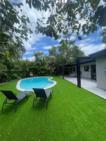 1955 Alamanda Dr 1, North Miami, FL 33181