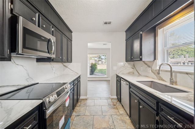 7065 E 52nd Street, Tulsa, OK 74145