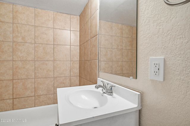 420 N Melendres Street, Las Cruces, NM 88005