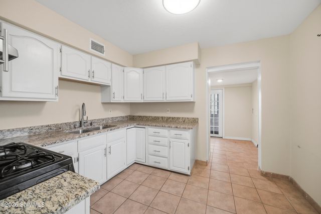 420 N Melendres Street, Las Cruces, NM 88005