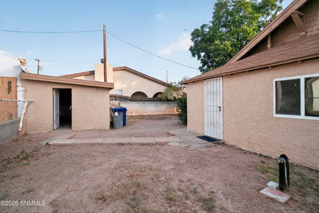 420 N Melendres Street, Las Cruces, NM 88005