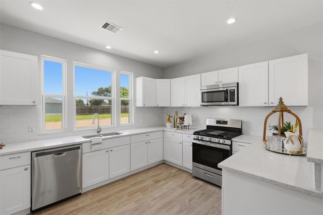 249 Mcdade Street, Hempstead, TX 77445