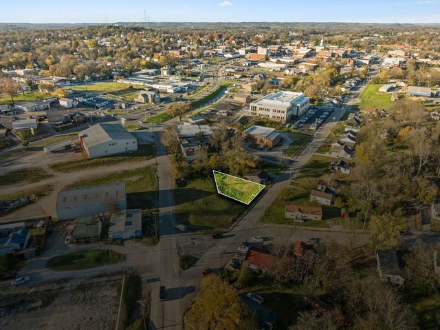 1124 Woodland St, Columbia, TN 38401