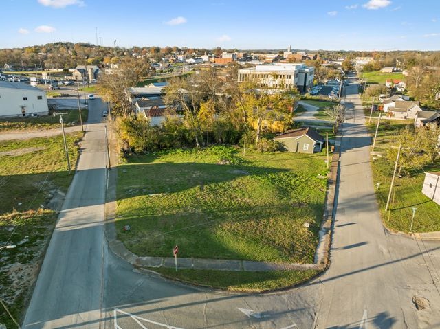 1124 Woodland St, Columbia, TN 38401
