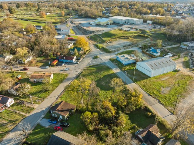 1124 Woodland St, Columbia, TN 38401