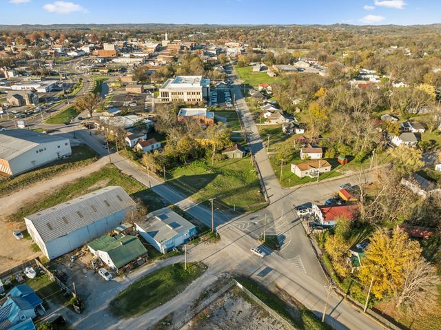 1124 Woodland St, Columbia, TN 38401