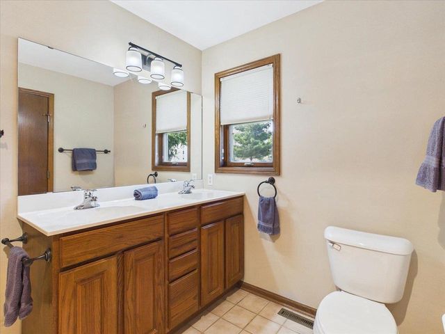 704 Augusta Drive, Waunakee, WI 53597