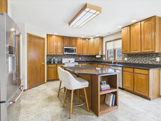 704 Augusta Drive, Waunakee, WI 53597