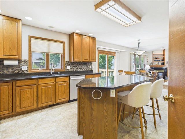 704 Augusta Drive, Waunakee, WI 53597