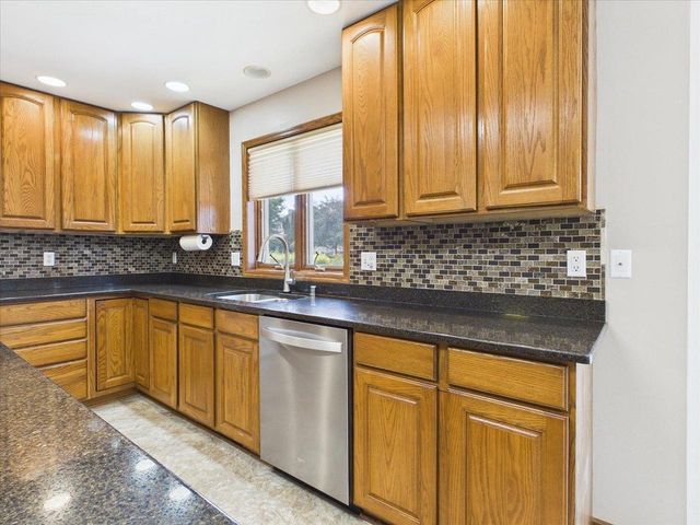 704 Augusta Drive, Waunakee, WI 53597