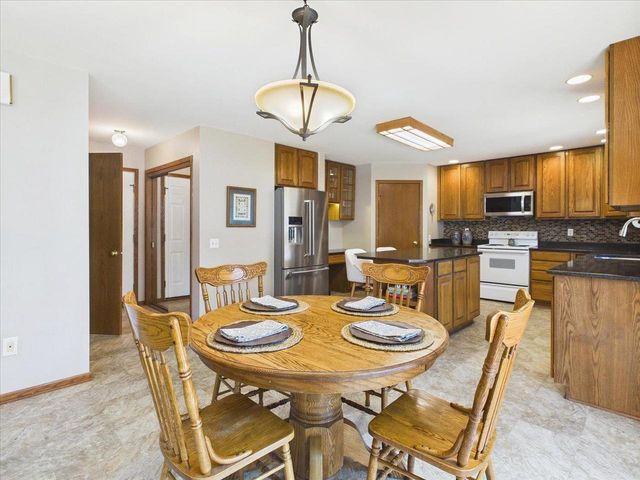 704 Augusta Drive, Waunakee, WI 53597
