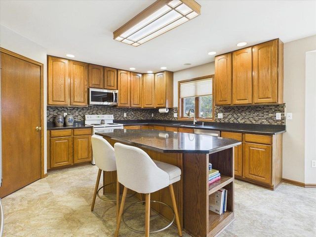704 Augusta Drive, Waunakee, WI 53597