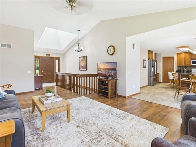 704 Augusta Drive, Waunakee, WI 53597