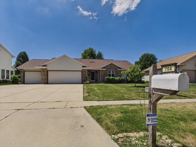 704 Augusta Drive, Waunakee, WI 53597