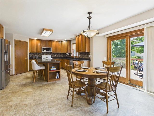 704 Augusta Drive, Waunakee, WI 53597