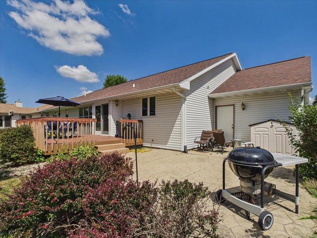 704 Augusta Drive, Waunakee, WI 53597