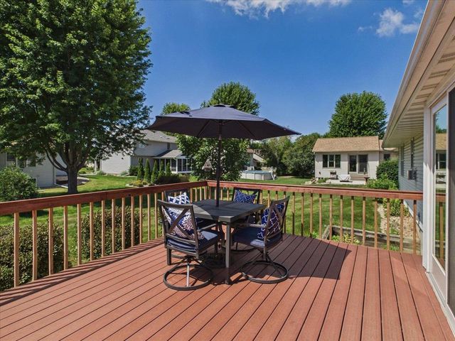 704 Augusta Drive, Waunakee, WI 53597