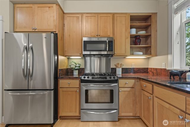 156 Hall Brothers Lp #102, Bainbridge Island, WA 98110