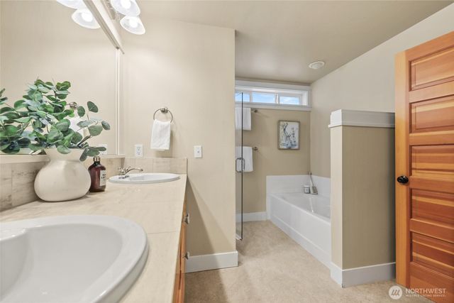 156 Hall Brothers Lp #102, Bainbridge Island, WA 98110