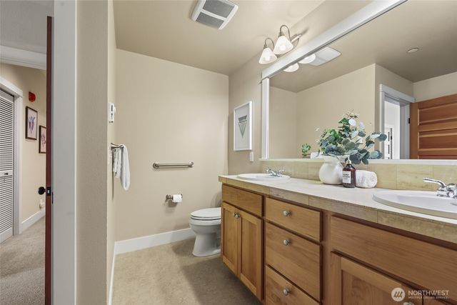 156 Hall Brothers Lp #102, Bainbridge Island, WA 98110