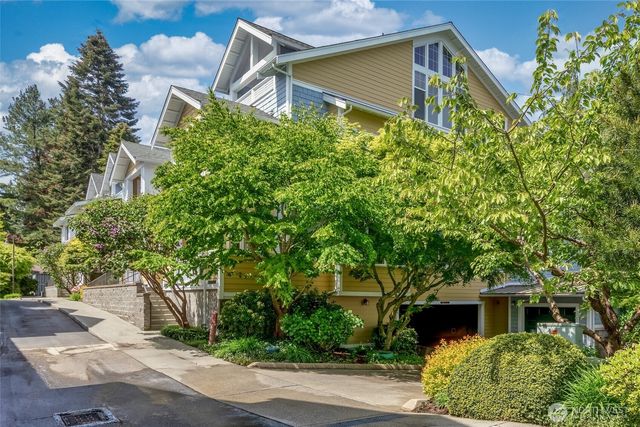 156 Hall Brothers Lp #102, Bainbridge Island, WA 98110