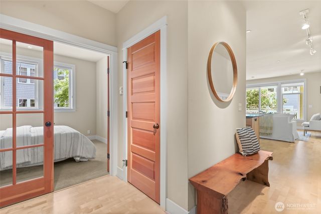 156 Hall Brothers Lp #102, Bainbridge Island, WA 98110