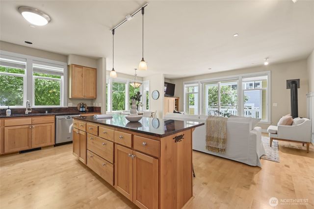 156 Hall Brothers Lp #102, Bainbridge Island, WA 98110