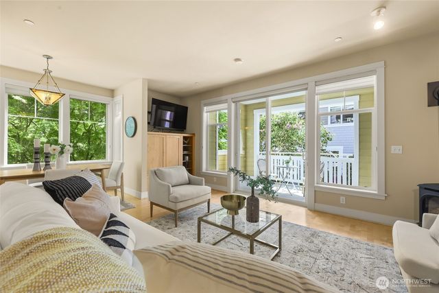 156 Hall Brothers Lp #102, Bainbridge Island, WA 98110