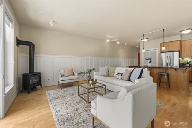 156 Hall Brothers Lp #102, Bainbridge Island, WA 98110